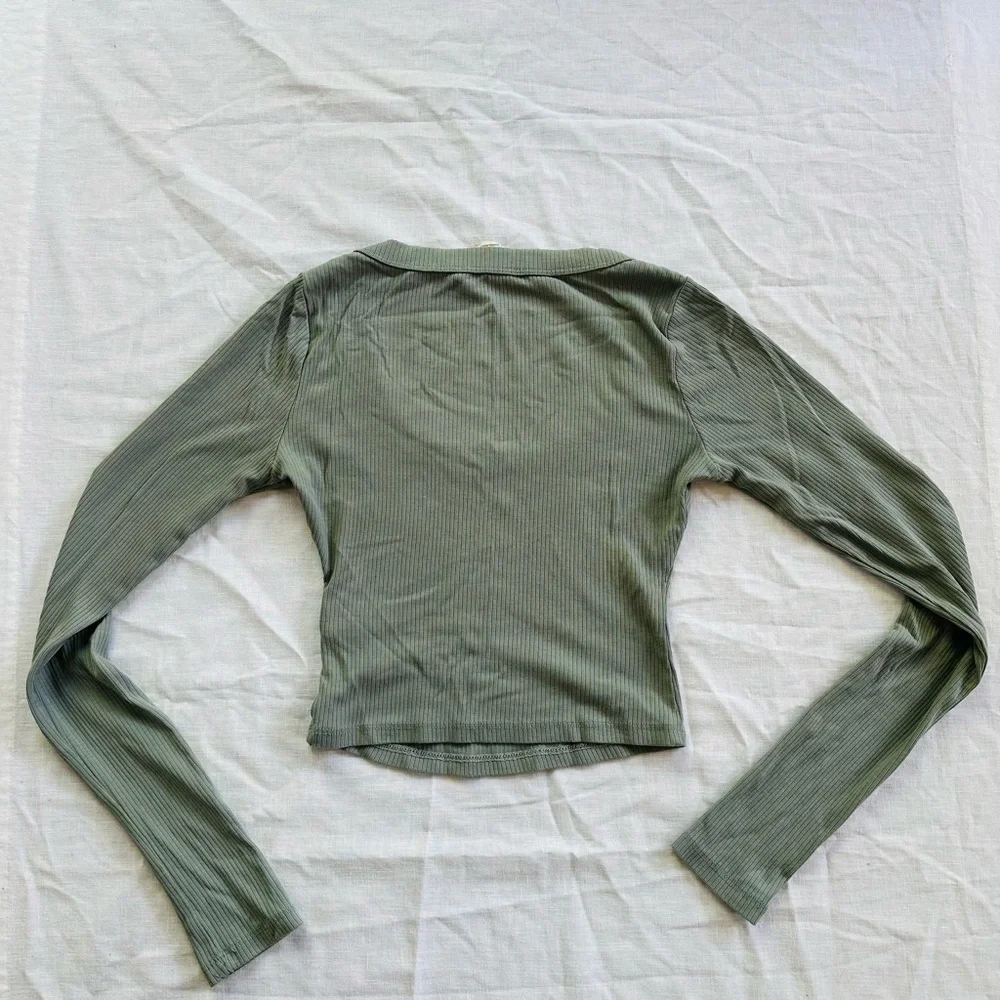 Glassons Organic Cotton Sage Green Fitted Cropped Long Sleeve - Picture 2 of 4